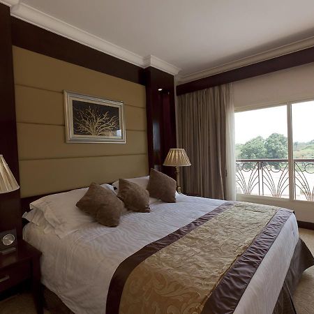 Hotel Ledger Plaza Банги Экстерьер фото
