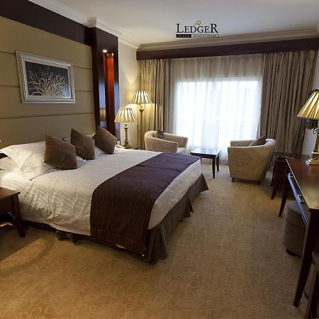 Hotel Ledger Plaza Банги Экстерьер фото