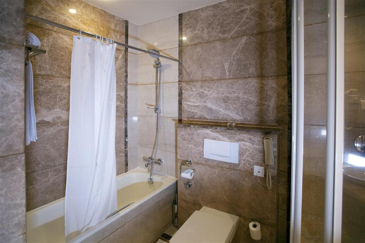 Hotel Ledger Plaza Банги Экстерьер фото